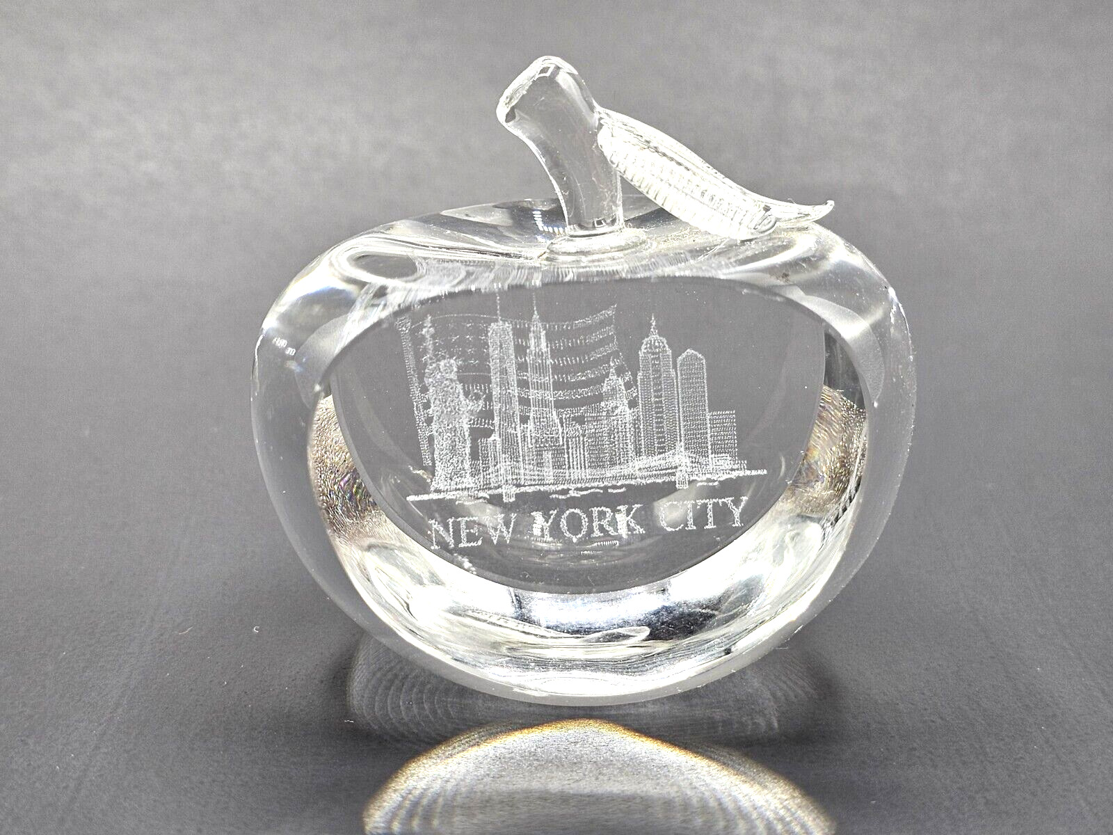 VGUC Laser Etched Crystal Apple 3D NYC Statue of Liberty Empire State Bldg Flag