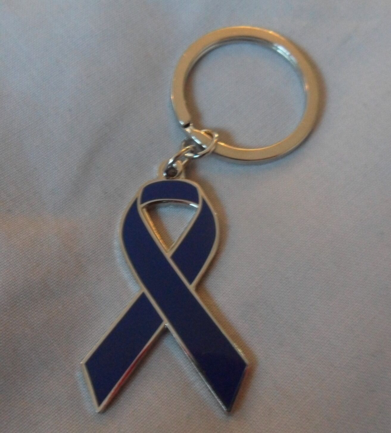 *NEW* Huntington\'s Disease Awareness ribbon enamel royal blue keyring. Badge