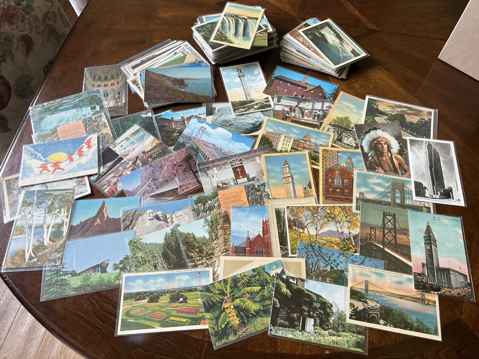 LOT 200 PLUS POSTCARDS 1900s To 1980s MOST USA  ALL IN SLEEVES SOME CANADA INTL