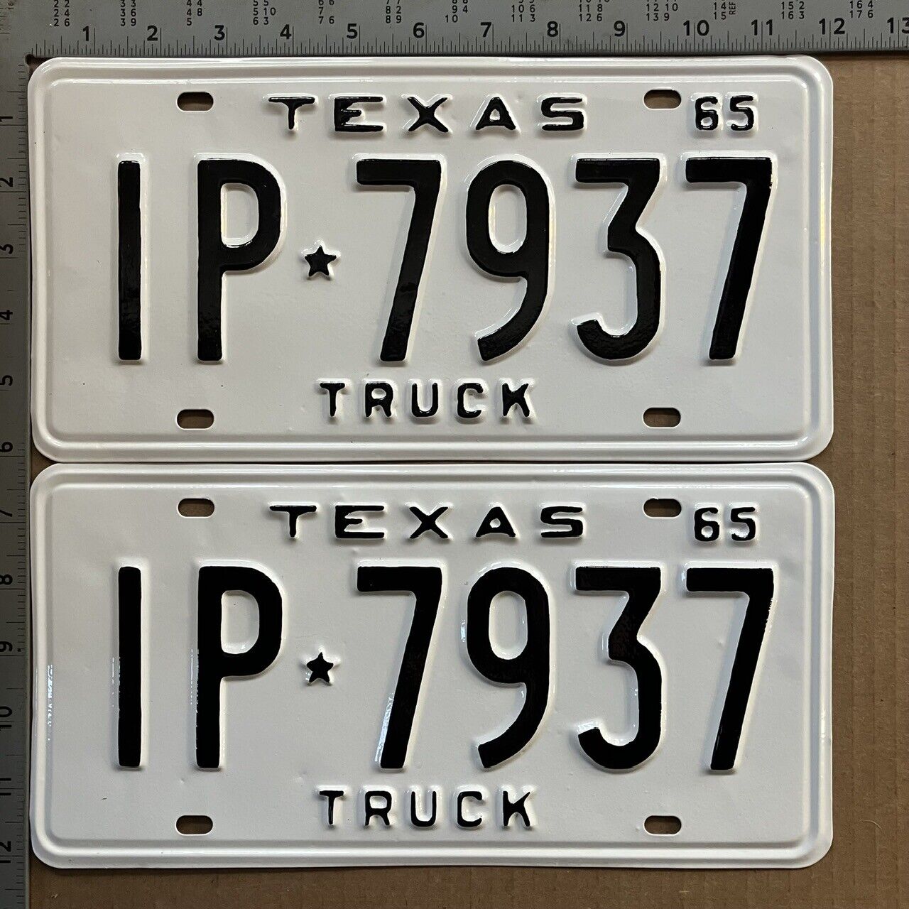 1965 Texas truck license plate pair 1P 7937 YOM DMV bright white SHOW TIME 13025