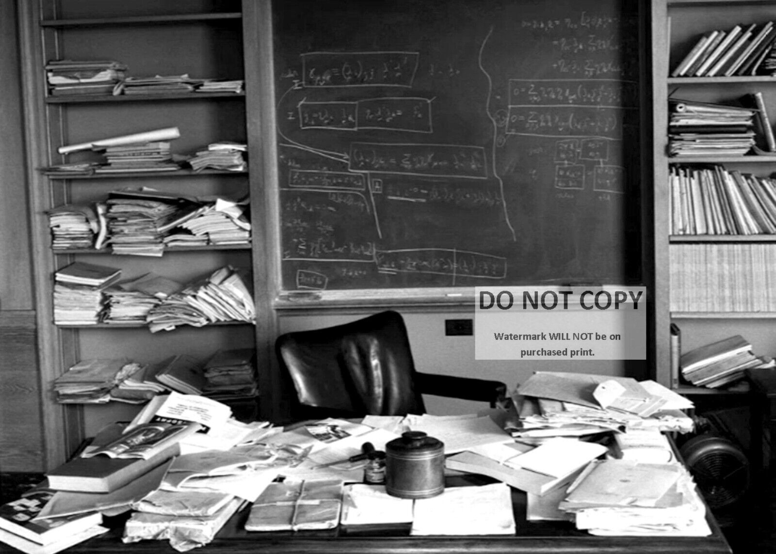 *5X7* PHOTO - ALBERT EINSTEIN'S OFFICE ON DAY OF HIS DEATH IN APRIL 1955 (DD352)