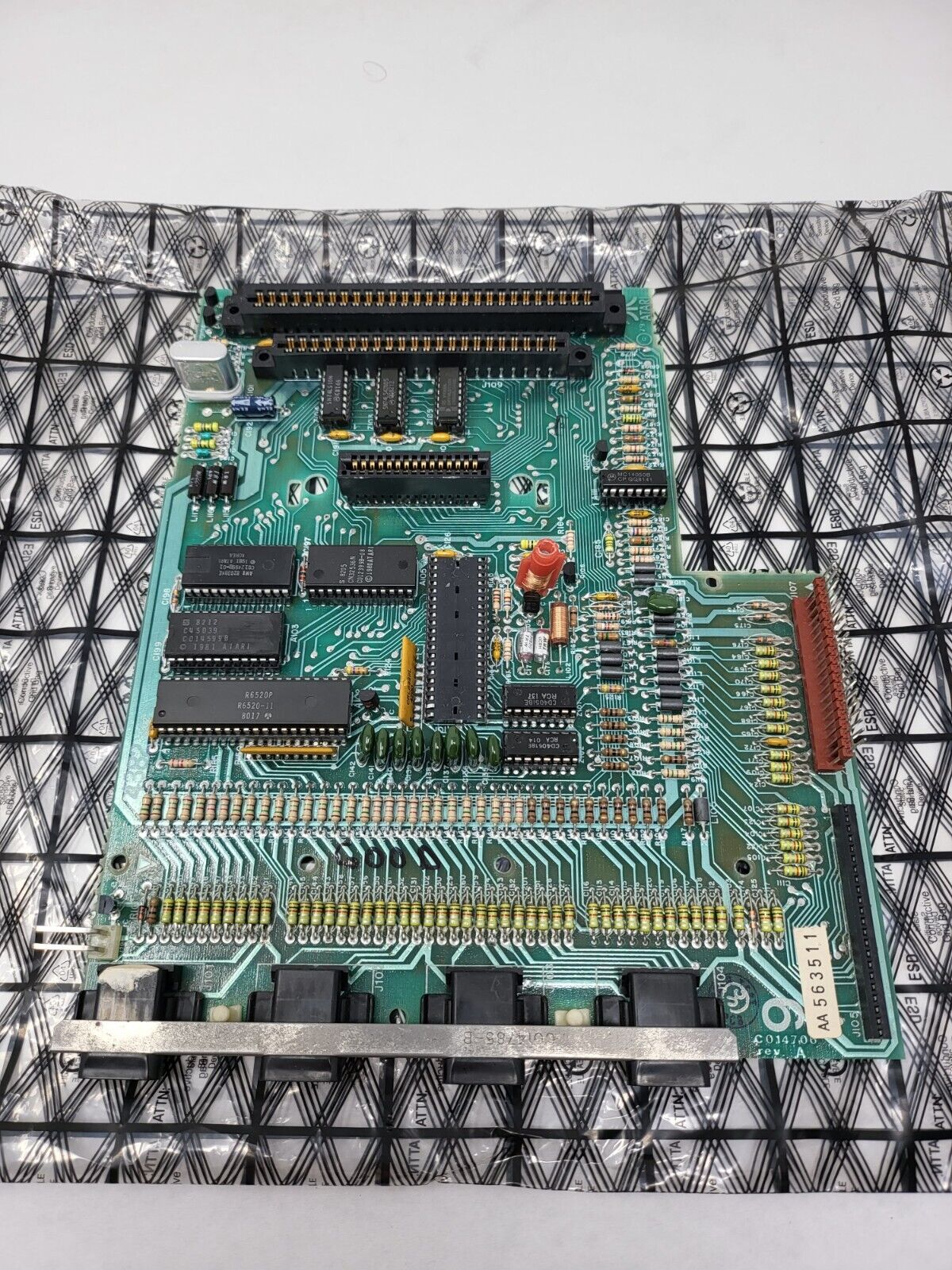 Atari 400 Computer Parts- Main Board (Motherboard) **NO POKEY CHIP**