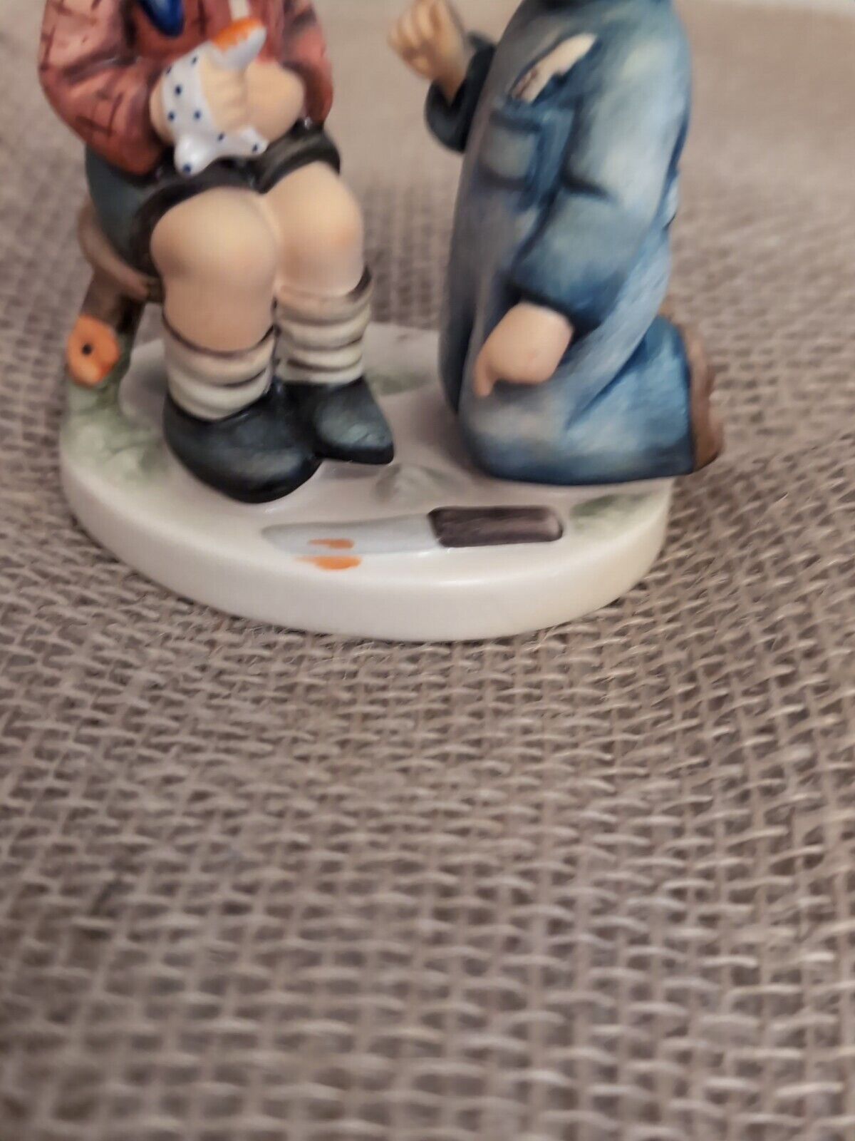 goebel hummel figurine Little Nurse 376