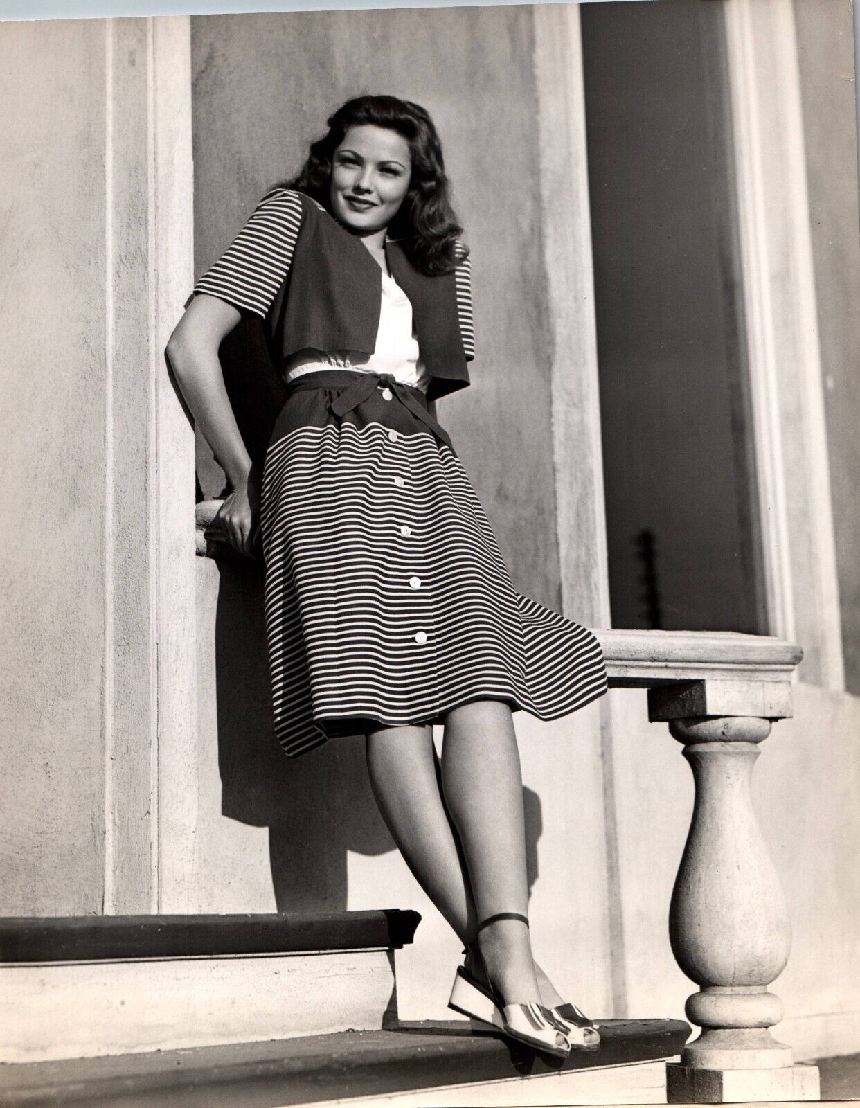 Gene Tierney (1940s) ❤ Original Vintage - Beauty Leggy Cheesecake Photo K 348