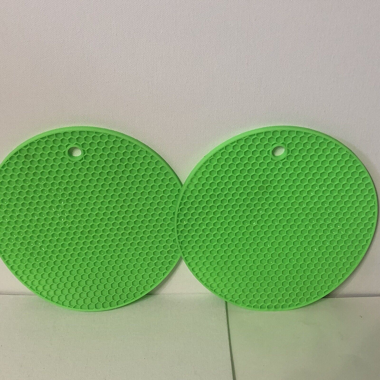 New Diamond Visions Set of Two Trivets Hot Pads Pot Holders Green Round 7 Inch