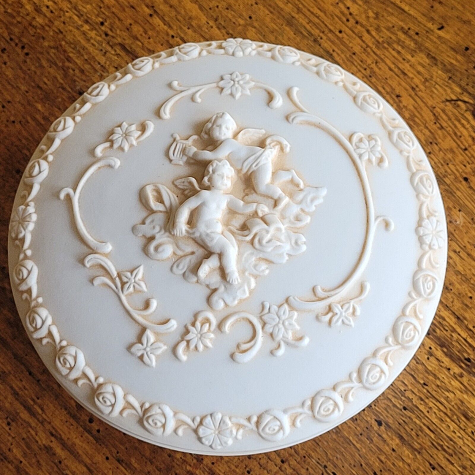 Vtg Lefton Bisque Porcelain Vanity Trinket Powder Box Raised Cherub Angels