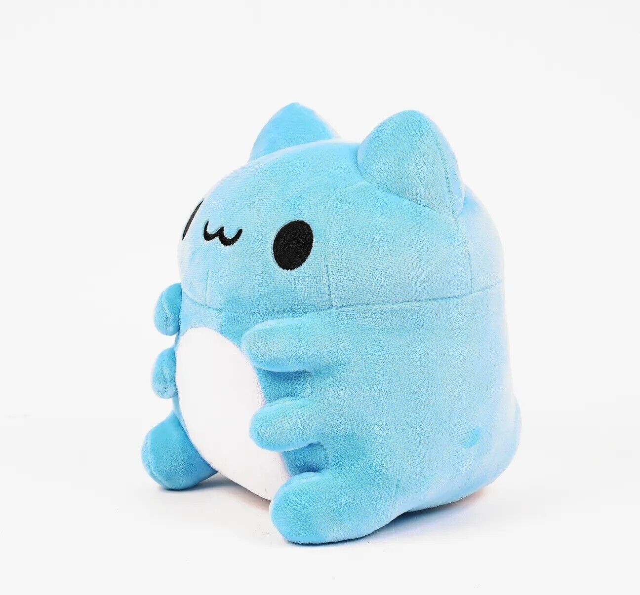 Bugcat Capoo X 7-11 Seated Capoo Plush 25cm in Height (official Merch)