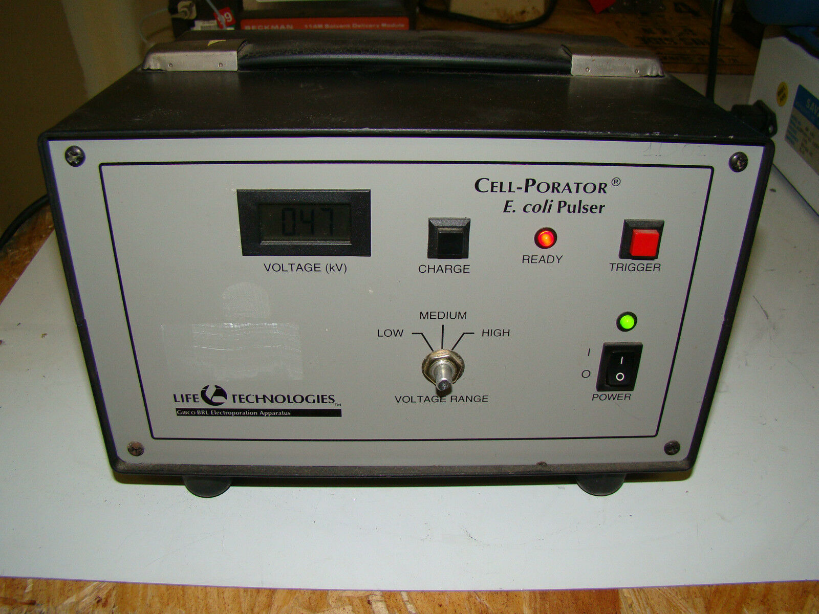 028 Life Technologies Cell Porator Electroporation System E. Coli Pulser 