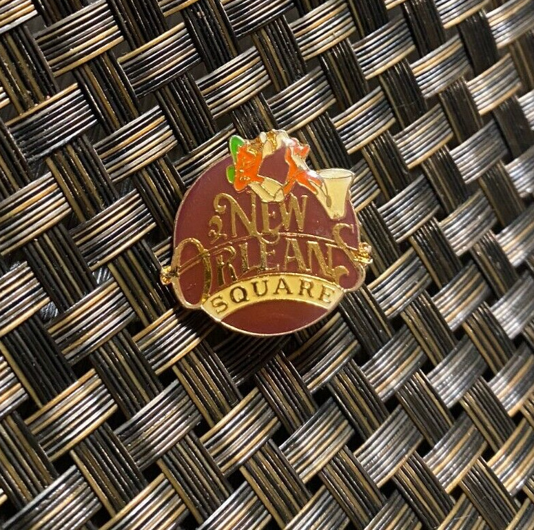 VINTAGE WALT DISNEY PRODUCTIONS NEW ORLEANS SQUARE COLLECTIBLE ENAMEL PIN RARE