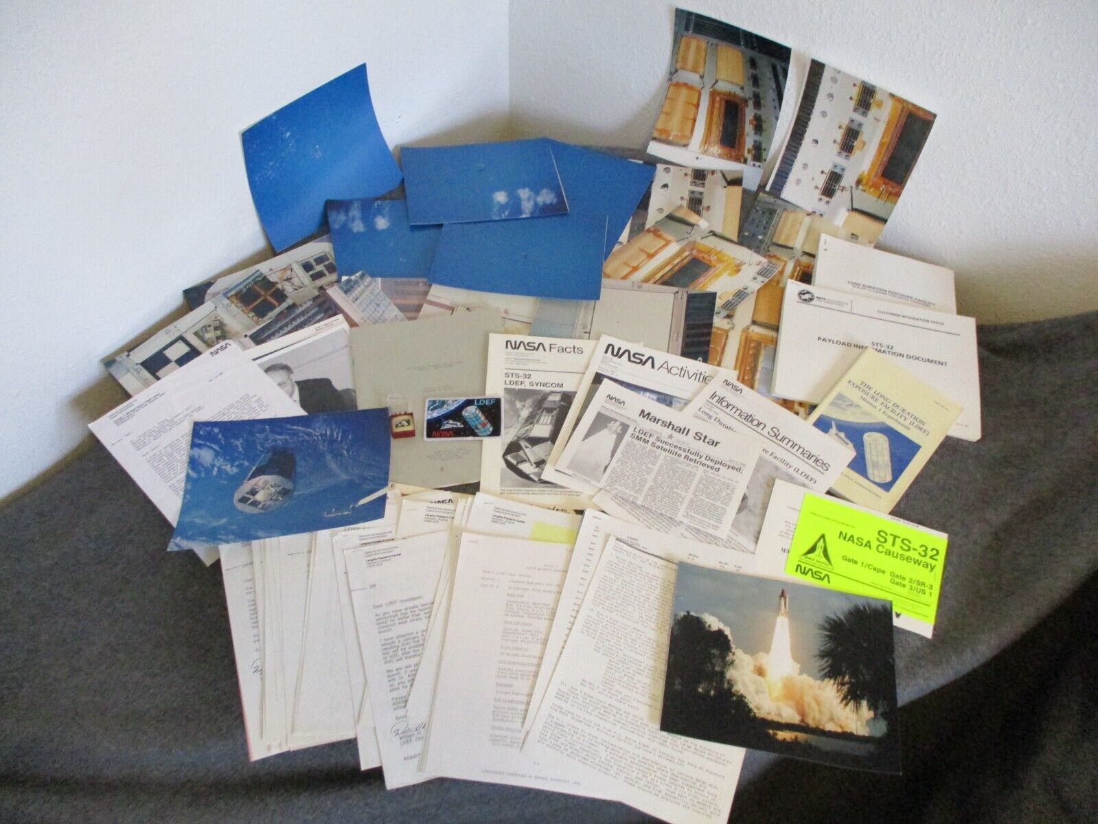 1984-92 NASA/MSFC SPACE SHUTTLE LDEF STS-32 1ST GEN PHOTOS/BOOKS/PIN/PATCH+++