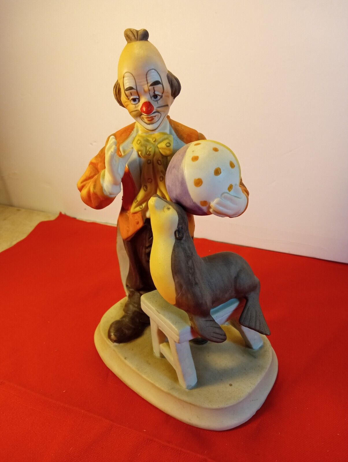 CLOWN WITH SEAL AND BALL ARNART VINTAGE FIGURINE/ 