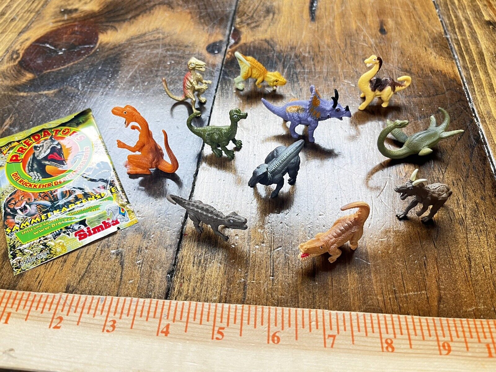 Dinosaur--11 Prehistoric Dinosaurs from the rare PREDATORS series with card pack