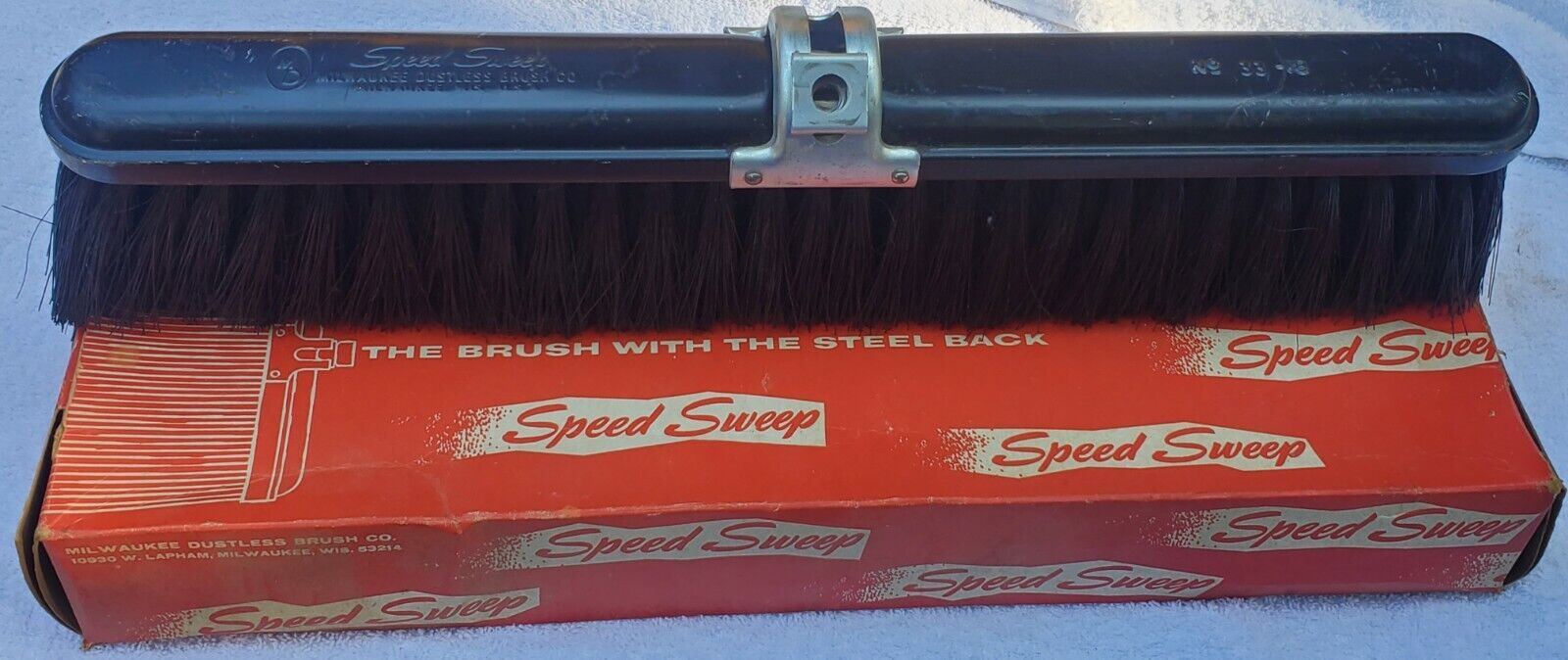 Vtg Milwaukee Speed Sweep Dustless Brush No 33-18 Steelback Wood Shop Broom Tool