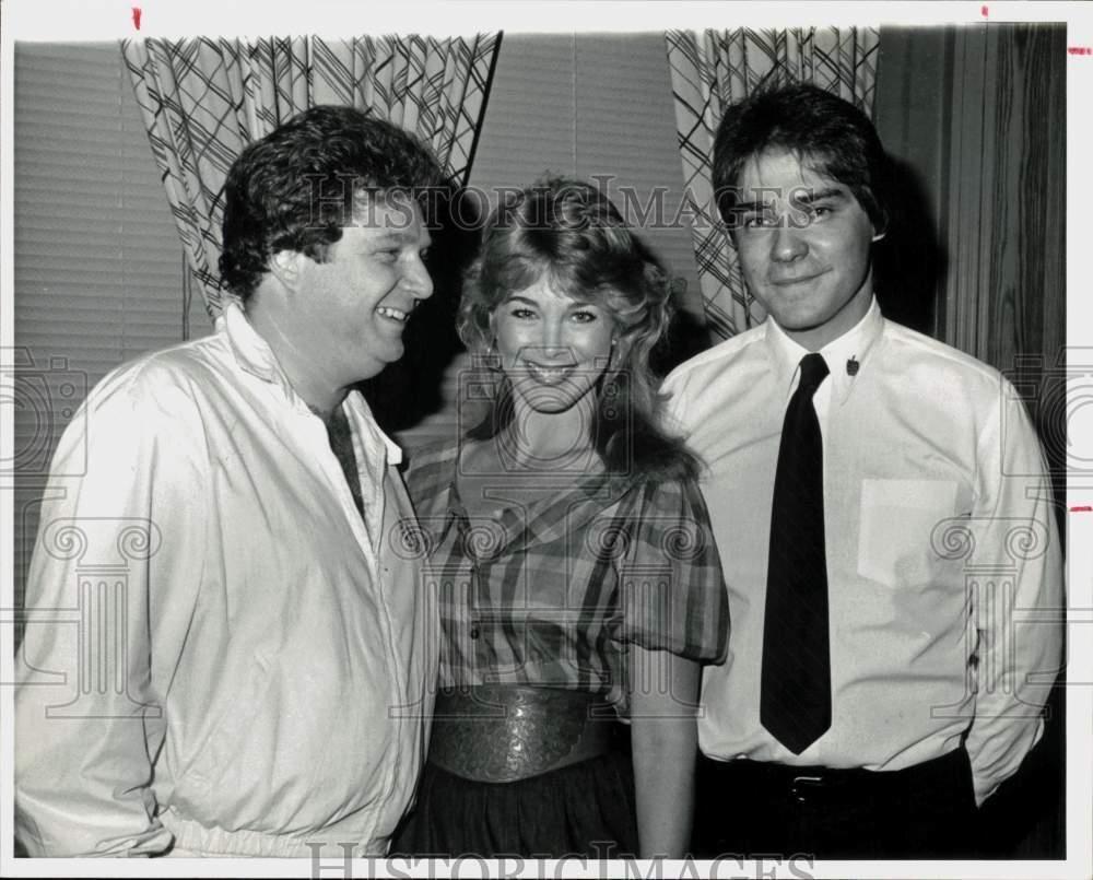 1982 Press Photo Producer Chuck Ison, actress Susan Kiger with Roy Peires.