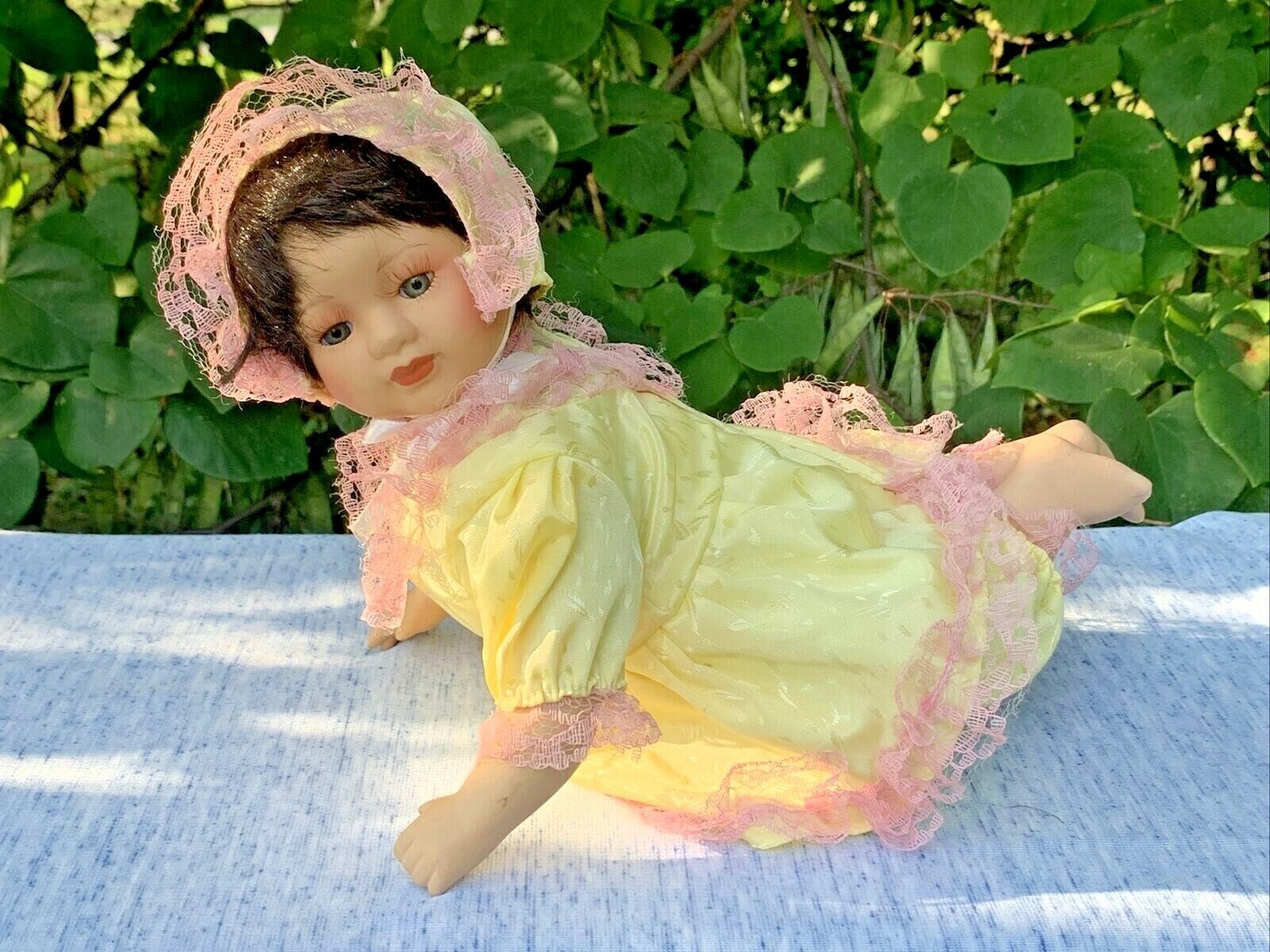 Vintage Baby Doll Vintage Bonnet Porcelain YELLOW ROSE OF TEXAS Crawl  ❤️sj8j8