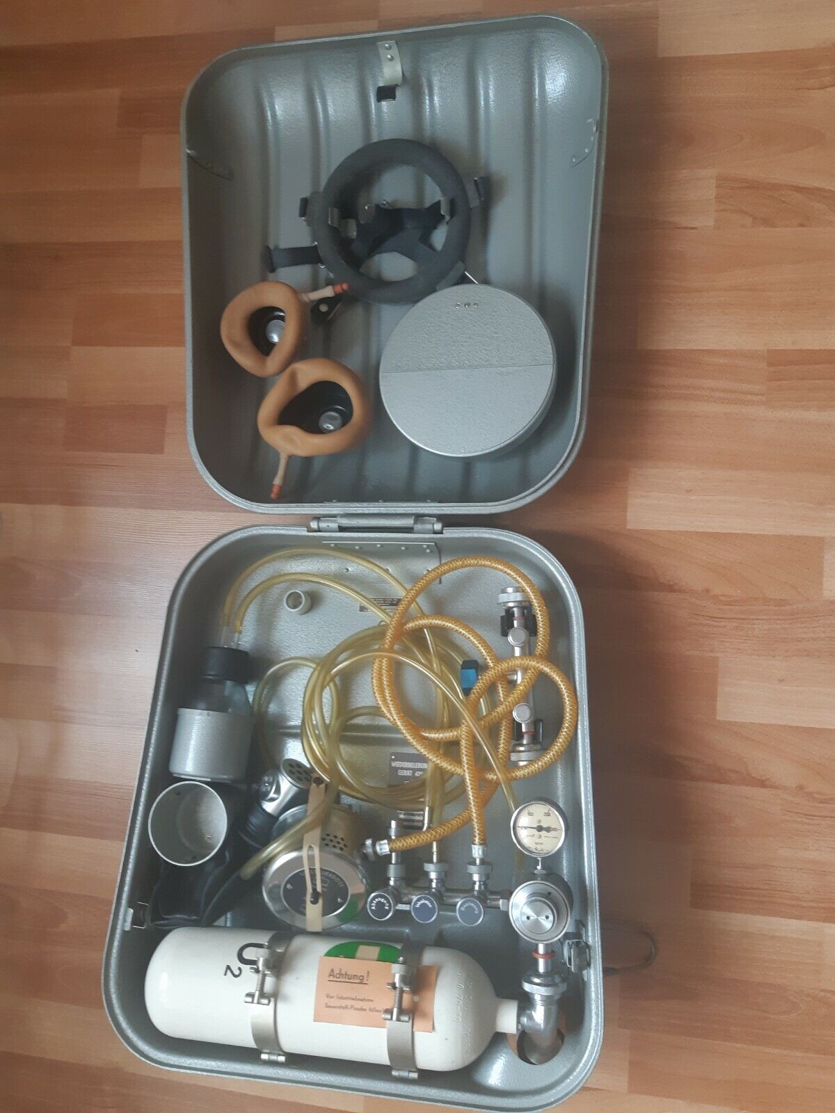 NOS Vintage DDR Portable Resuscitator  Medical Oxygen Tank With Box 