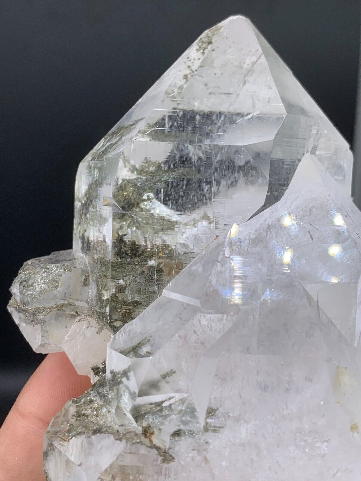 Quartz Crystal, Very Beautiful Terminated Undamaged 3d Optical Chlorine Quartz.