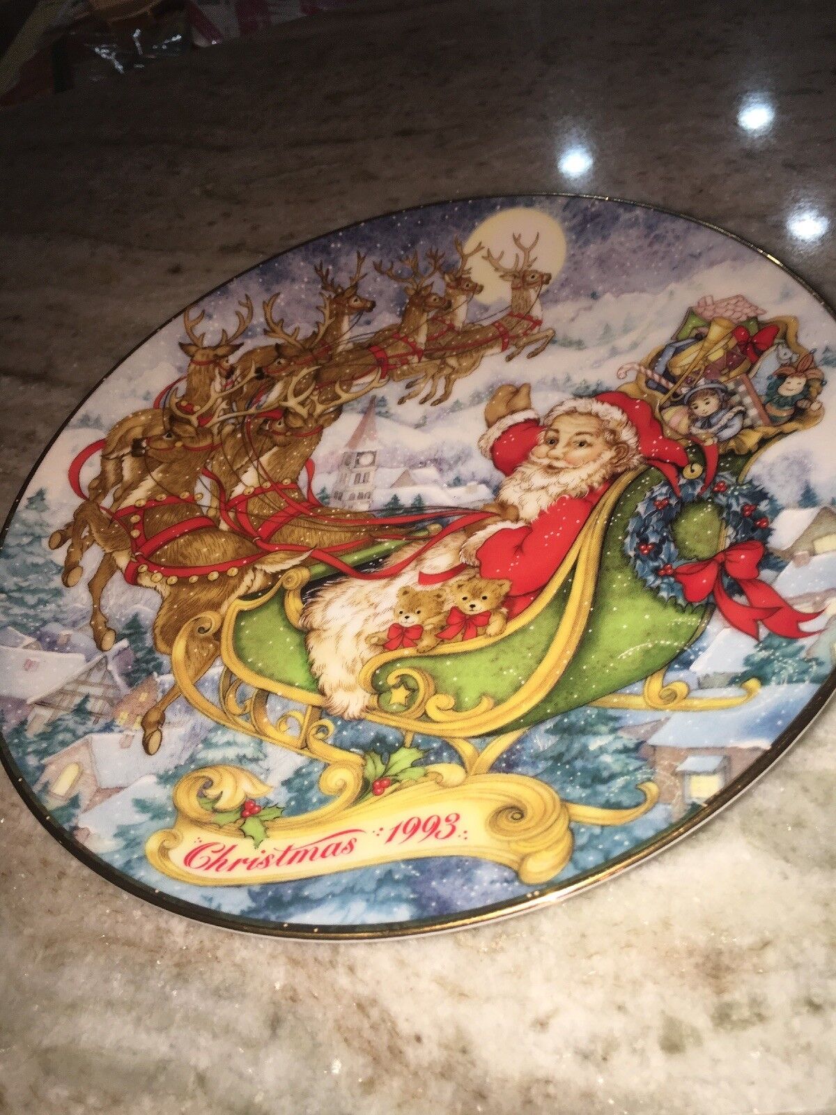 Avon special Christmas Delivery 1993 Plate Santa Clause-SHIPS N 24 HRS