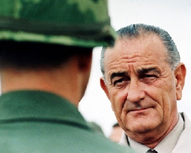 President Lyndon B Johnson visit US Troop Cam Ranh Bay 8x10 Vietnam War Photo349