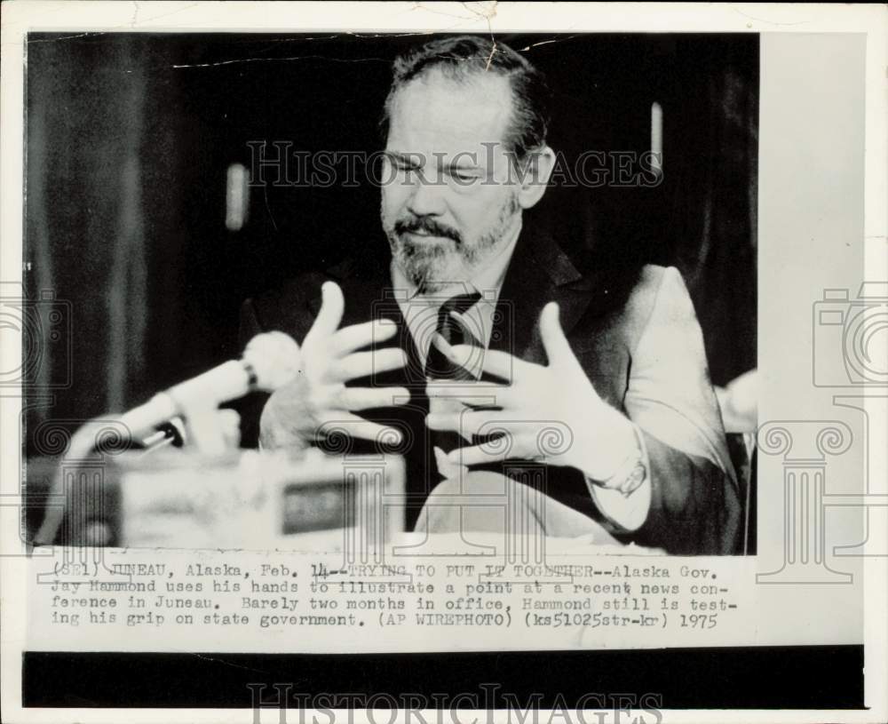 1975 Press Photo Alaska Governor Jay Hammond at Juneau Press Conference