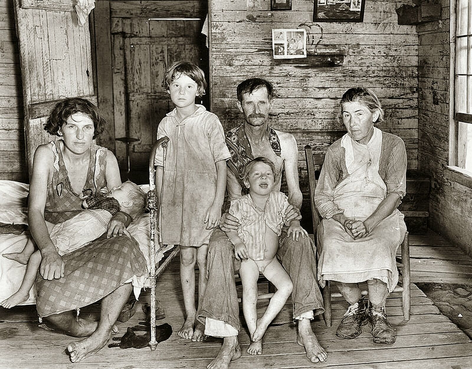 1935 POOR ALABAMA FAMILY Depression Era PHOTO  (193-w)