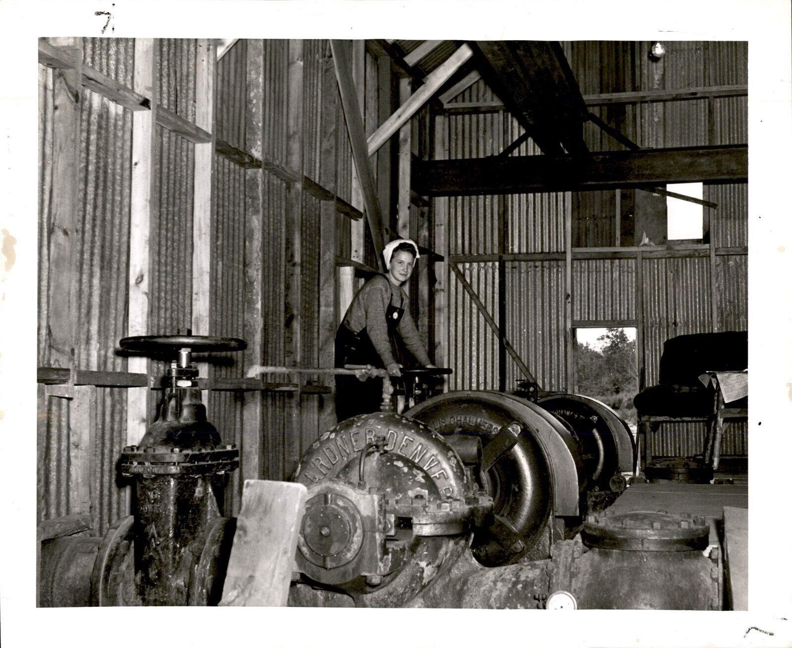 LD331 1943 Original Photo WOMAN IRON MINE WORKER PICKEREL LAKE PUMPING STATION