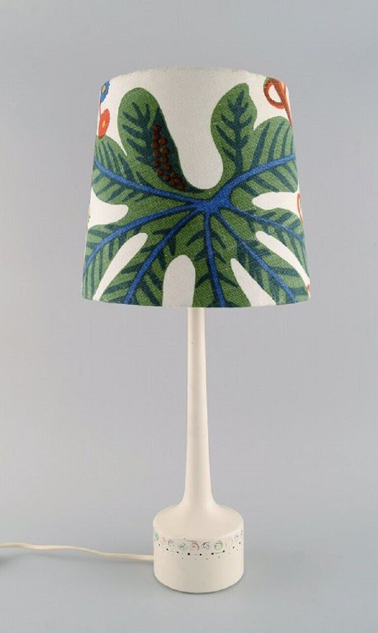 HANS-AGNE JAKOBSSON for A/B MARKARYD. Table lamp with colorful shade.