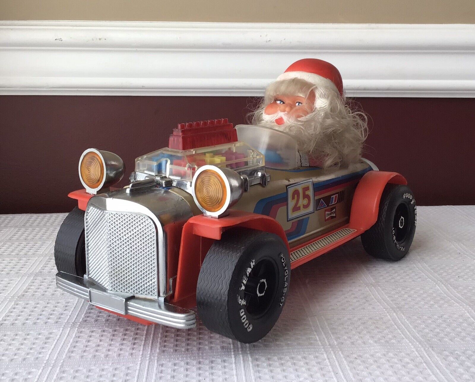 VTG Santa Claus Driving Champion Electric Car 25, Jingle Bells, Good Year, ROC