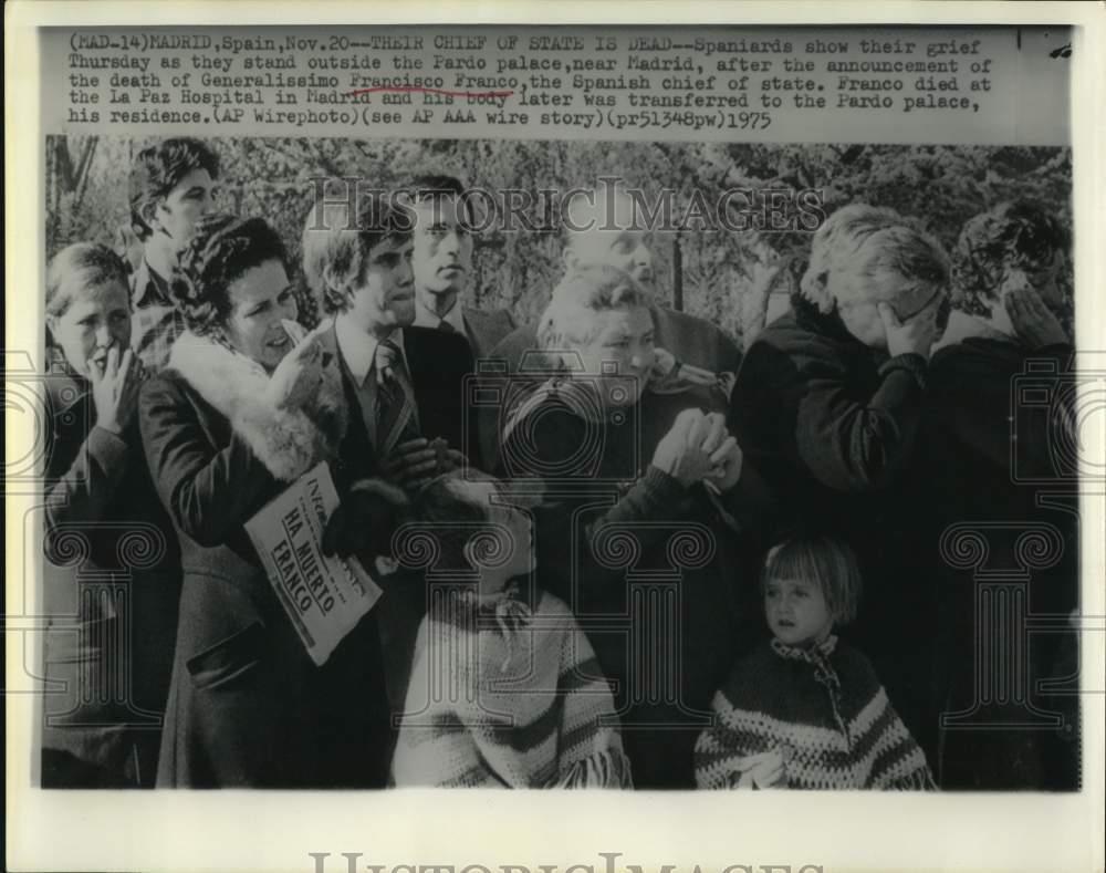 1975 Press Photo Spaniards mourn the passing of Generalissimo Francisco Franco