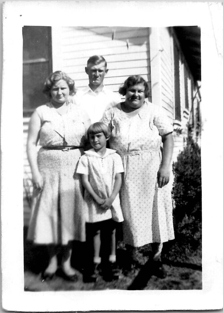 Uncommon Obese Chubby Fat Women Family Photo Snapshot 1930s Vintage Photograph
