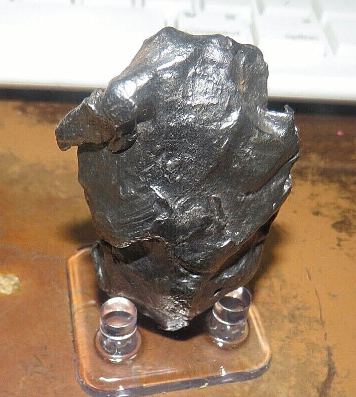 123 GM. Egypt Gebel Kamil Iron meteorite complete individual  STAND; RARE;