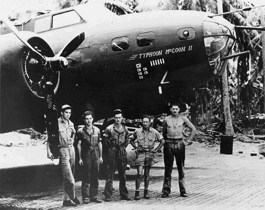 WWII Photo B-17 Flying Fortress New Caledonia 1943  WW2 B&W World War Two / 5110