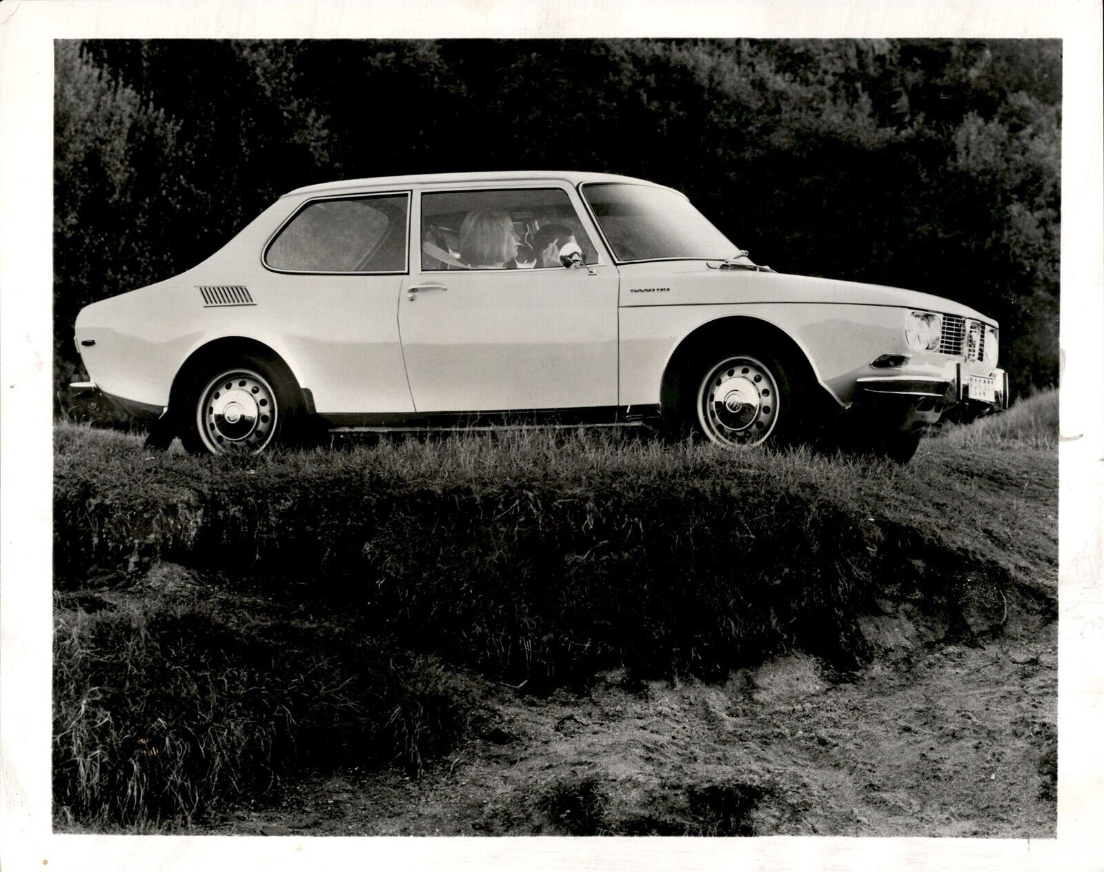LG62 1969 Original Photo SAAB 99 RADICALLY NEW CAR FROM SWEDEN CLASSIC SEDAN