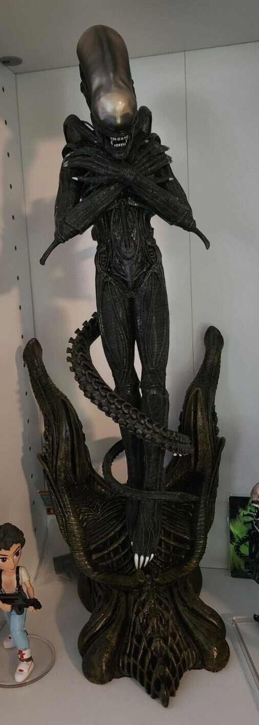 Alien Internecivus Statue - Sideshow Toys - Big Chap
