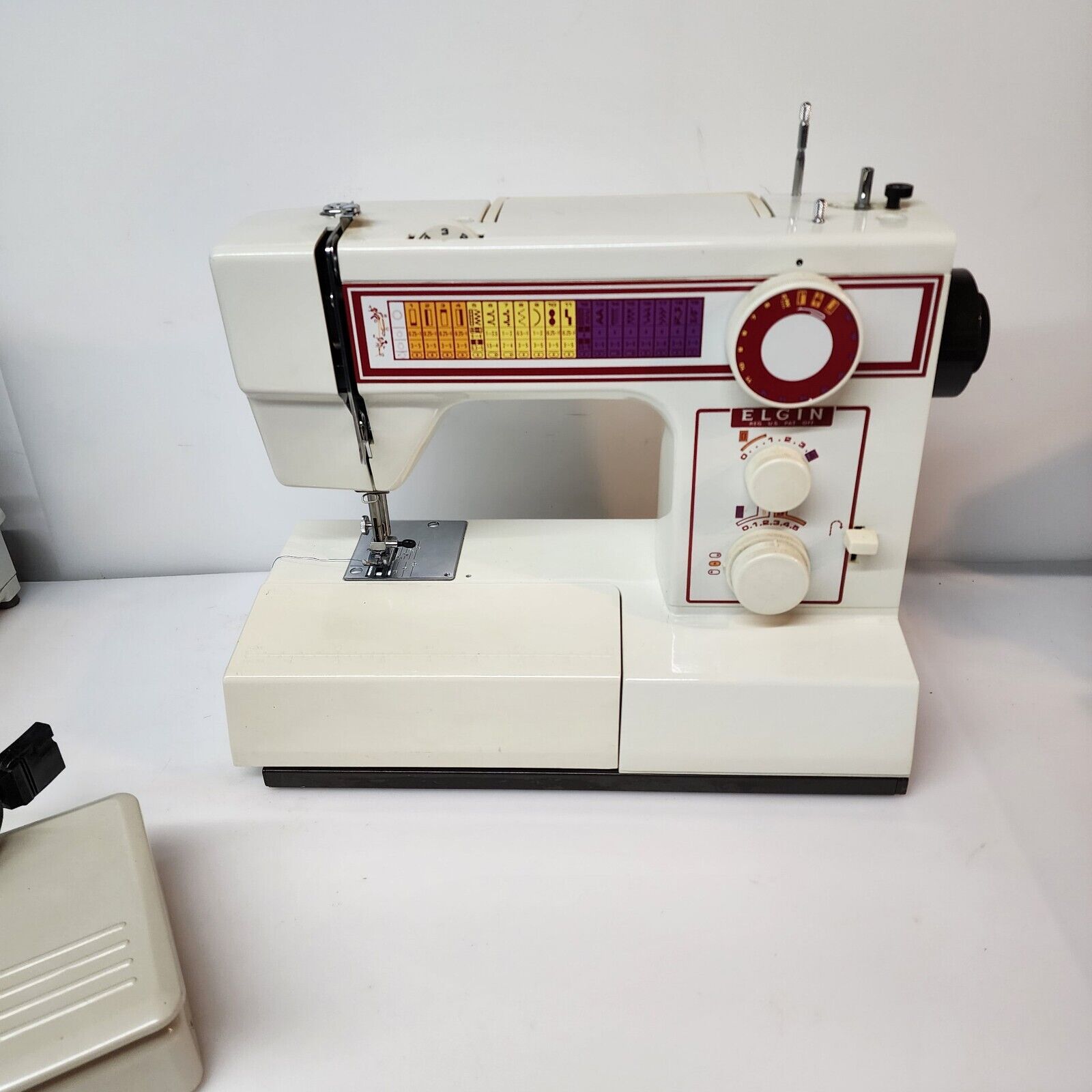 Vintage Elgin C-605 Sewing Machine Durable Strong ZigZag Deluxe Fully Tested EUC
