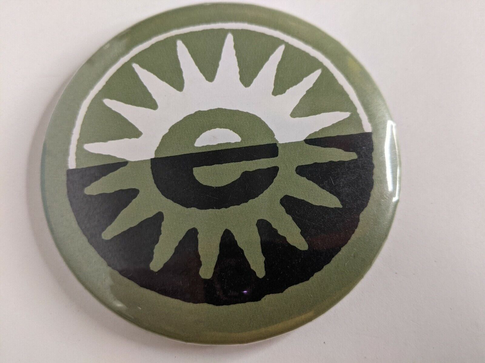 Vintage e logo pin pinback earth green e-waste recycle 2.75