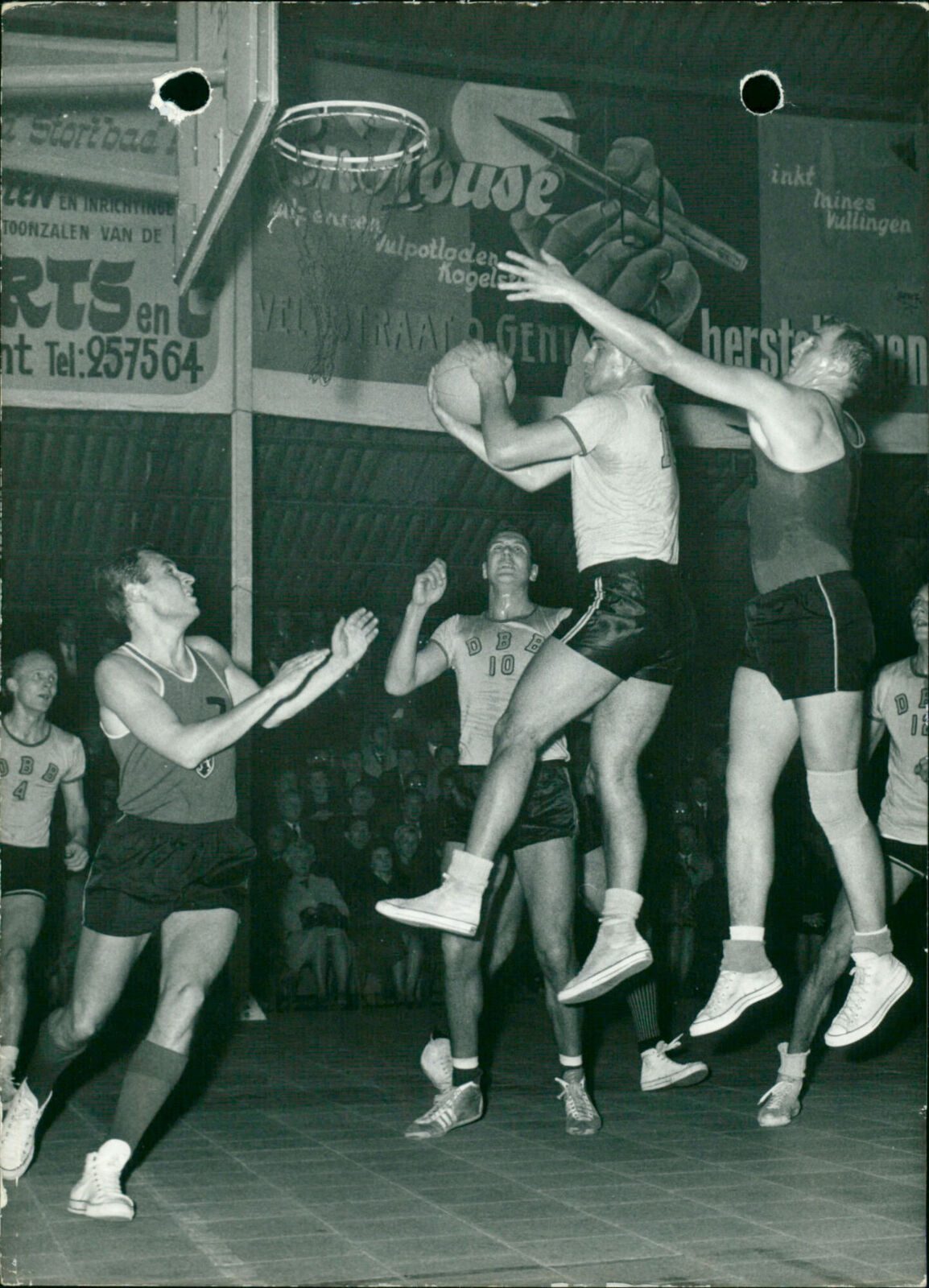 IND ATTACK MATCH BASKETBALL NATIONAL BELGIAN EV... - Vintage Photograph 4239166