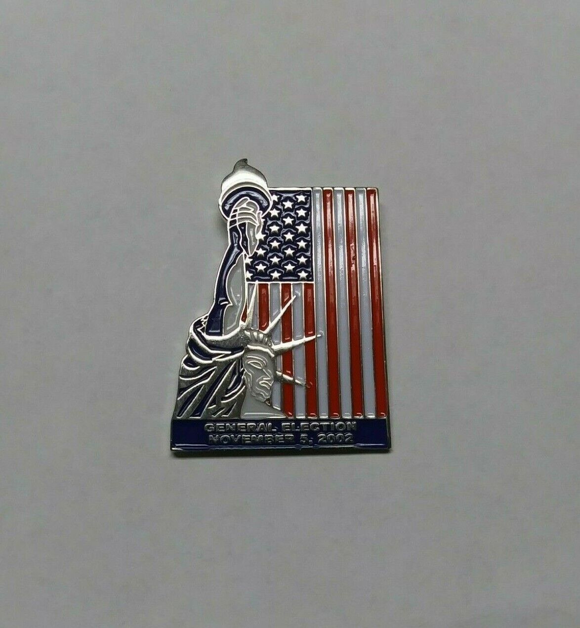 UNITED STATES 2002 ELECTION DAY STATUE OF LIBERTY & U.S. FLAG METAL LAPEL PIN