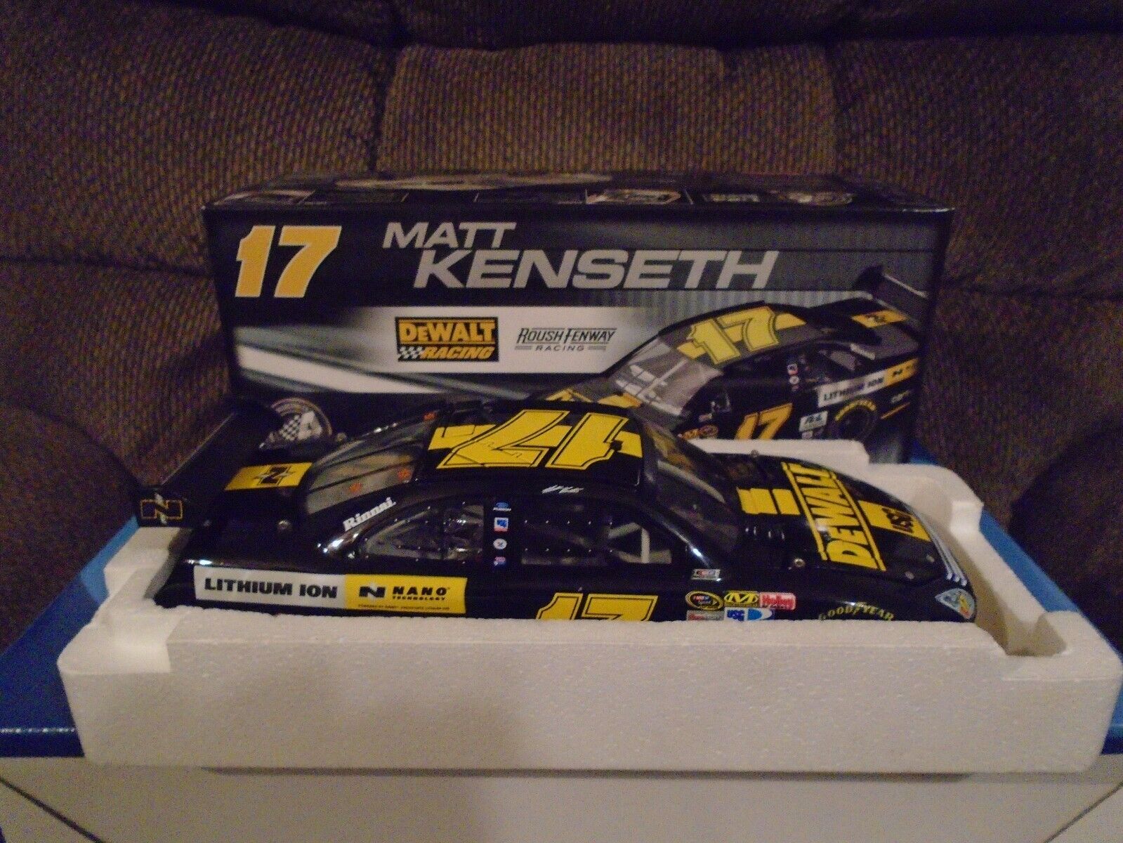 Nascar #17 Matt Kenseth  Roush Racing Action 1/24 Dewalt Nano 2008 Ford Fusion