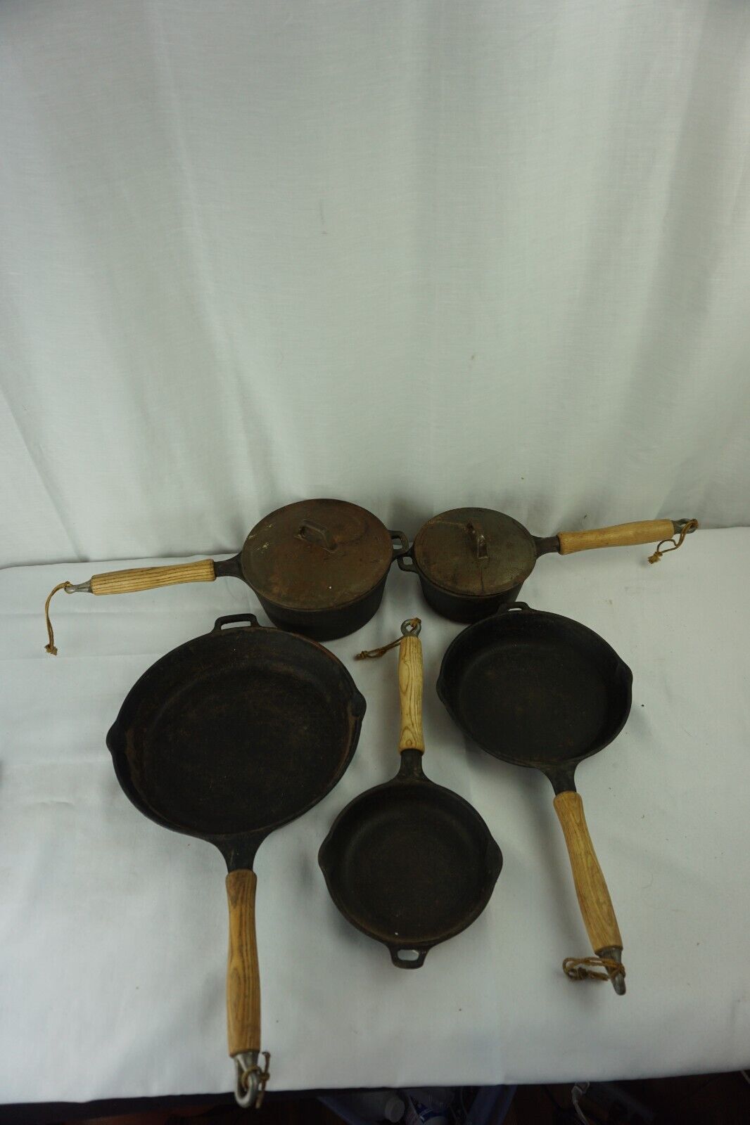 7 Piece Cast Iron Cooking Set 3 Wood Handled Skillets & 2 Small Kettles W/ Lids