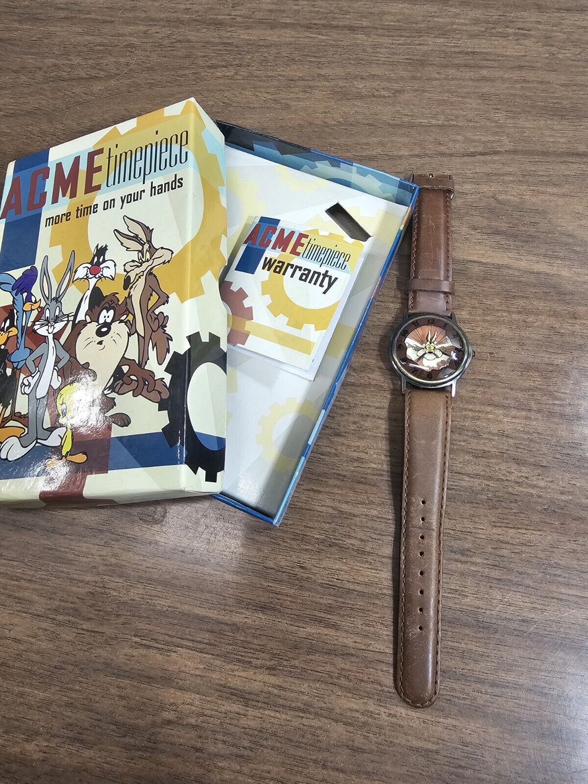 Vintage 1990s Warner Bros Wile E. Coyote Fossil Watch