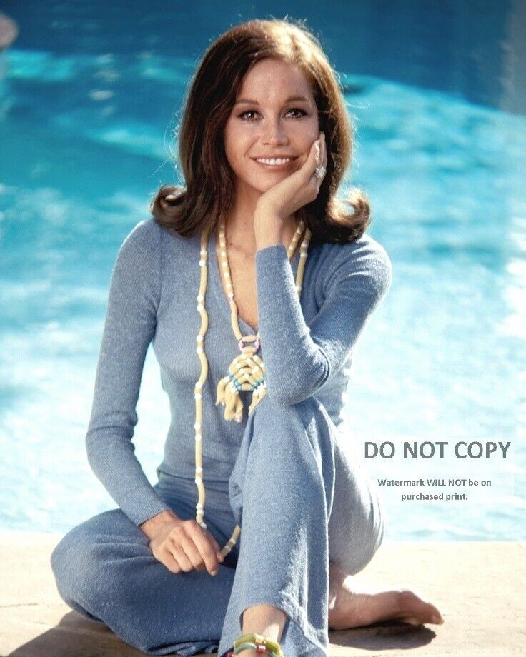 MARY TYLER MOORE LEGENDARY TELEVISION ACTRESS - 8X10 PUBLICITY PHOTO (ZY-799)