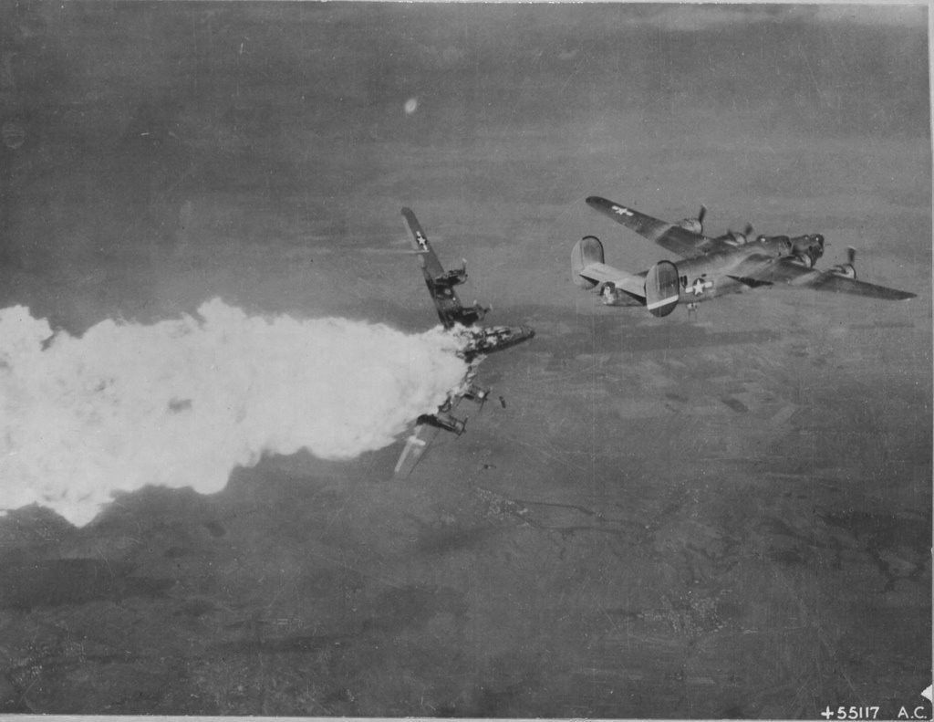 WWII B&W Photo US B-24 Liberator Bomber Exploding US Army Air Force   WW2 / 5054