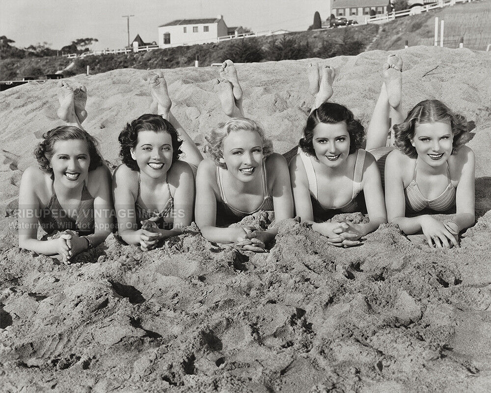 Vintage 1940s Photo - Five Beautiful Happy Young Women in Swimsuits on the Beach