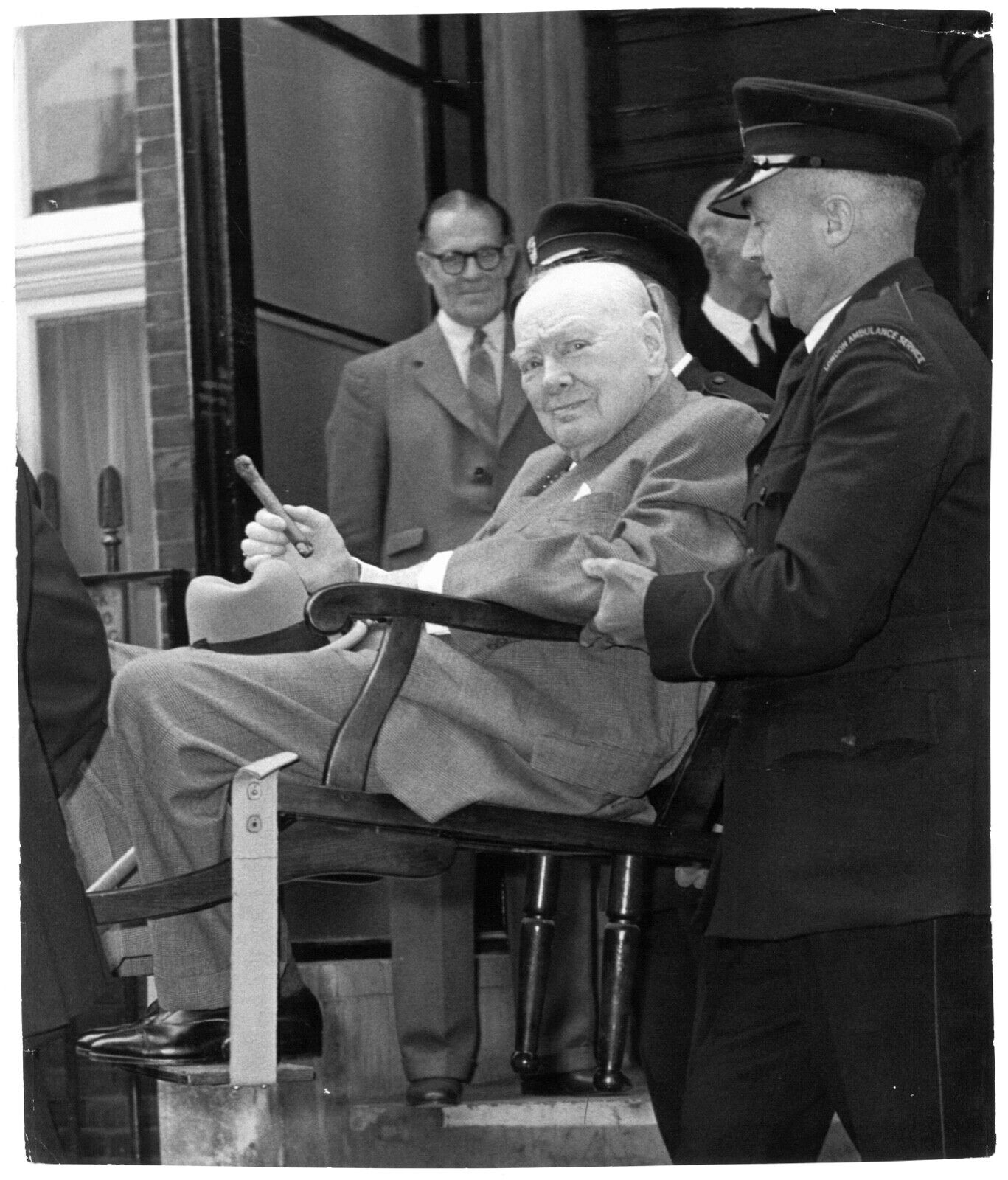 21 August 1962 press photo of Sir Winston S. Churchill, cigar in hand