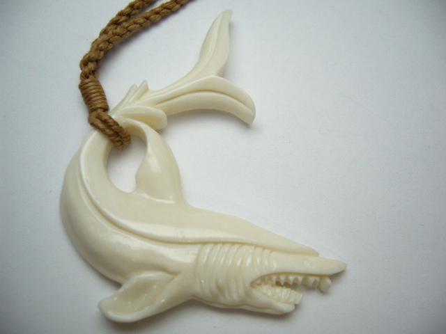 Hawaiian Hawaii Jewelry Shark Style Bone Carved Pendant Necklace/Choker # 35110
