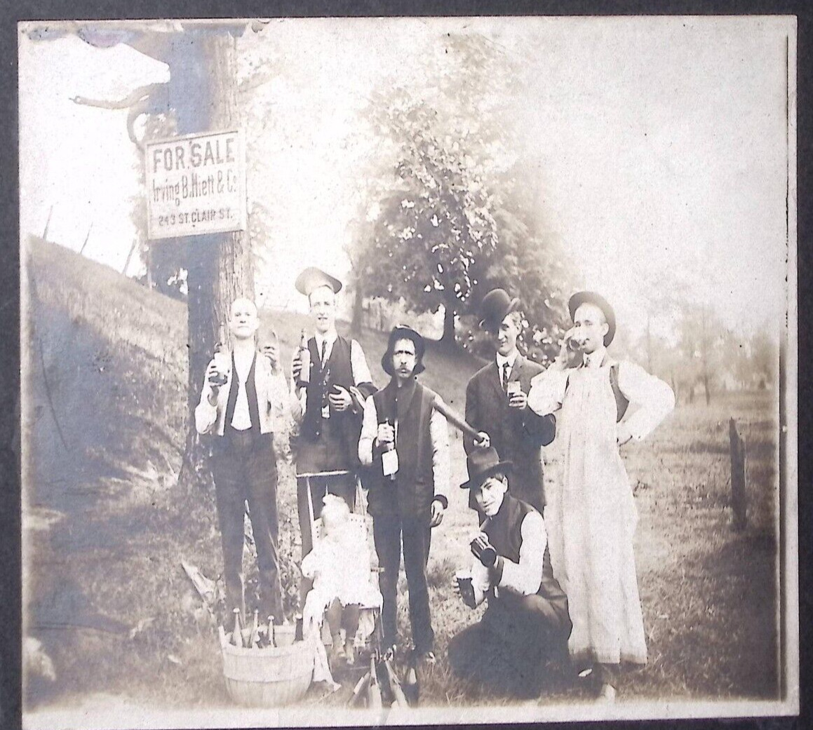 c1900 TOLEDO OHIO GROUP DISPLAYS BEER OR OTHER ALCOHOL  PHOTOGRAPH Z5005