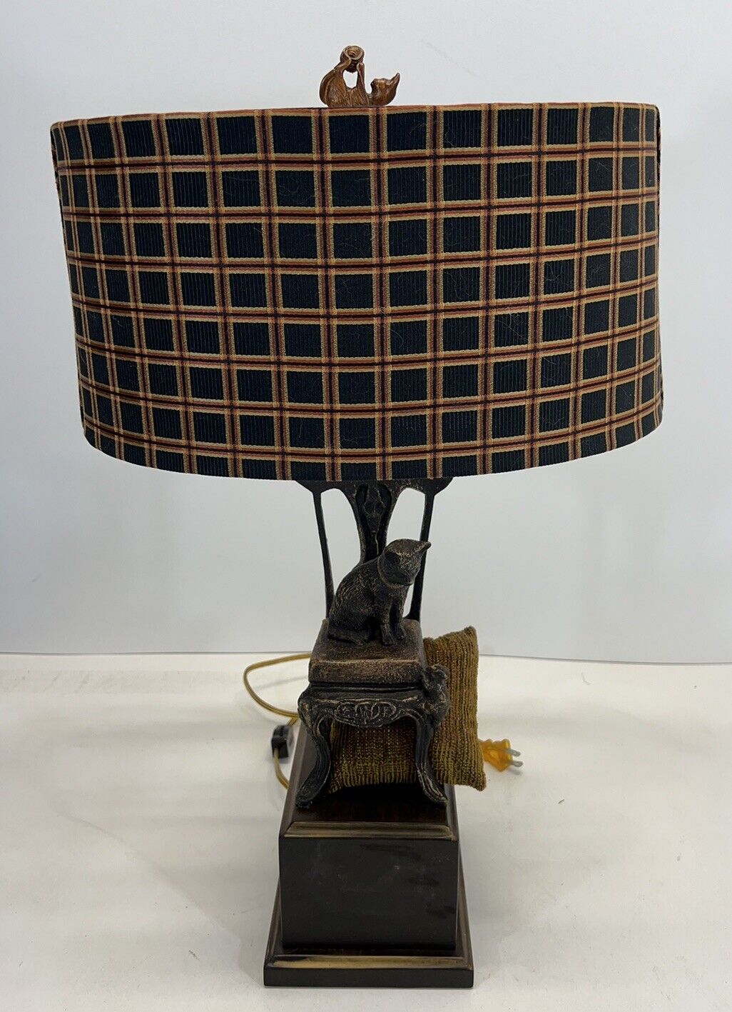 Vintage Frederick Cooper Metal Cat Feline On Chair Lover Lamp With Shade Read