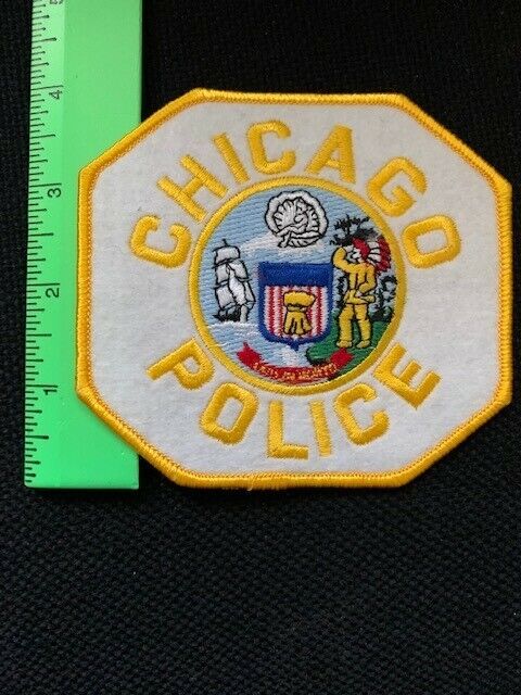 Chicago Illinois Police Shoulder Patch Yellow Lettering Yellow Border 