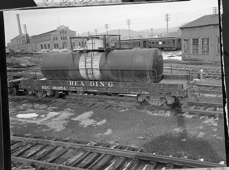 RDG reading railroad DIESEL FUEL CAR photo 3.75 x 4 in